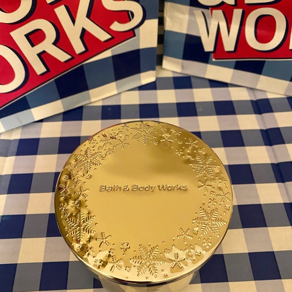 Hot Cocoa and Cream Bath & Body Works NEW 3 WICK 14.5 OZ CANDLE hard to find - Picture 2 of 4